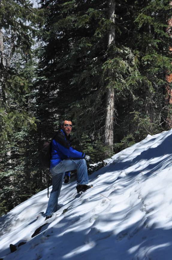 Muita neve na trilha que sobe o Humphrey Peak, em Flagstaff, no Arizona, Estados Unidos